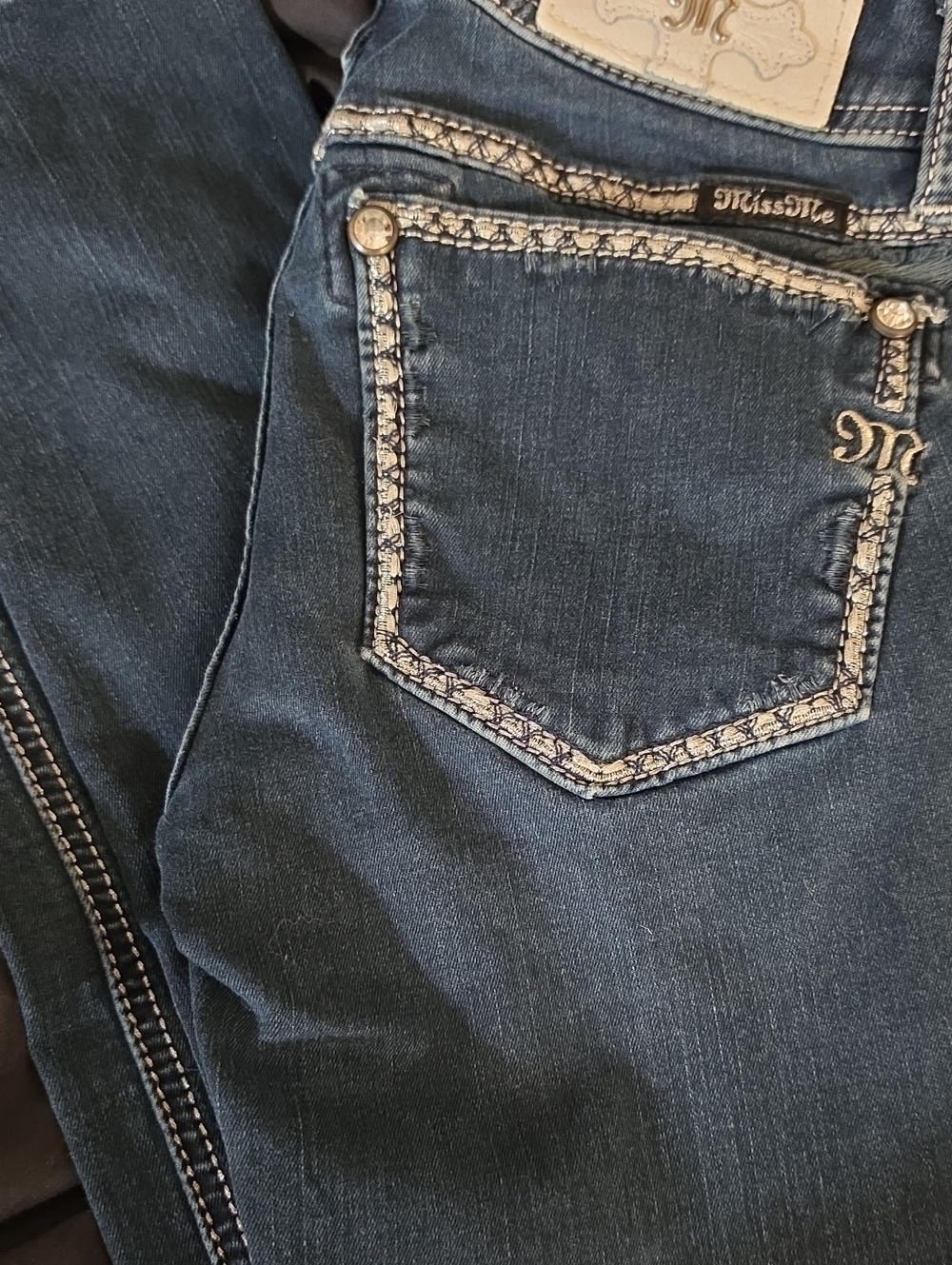 Miss Me Women's Indigo Skinny Jeans with Embroidered Trim. Rhinestones Size 25